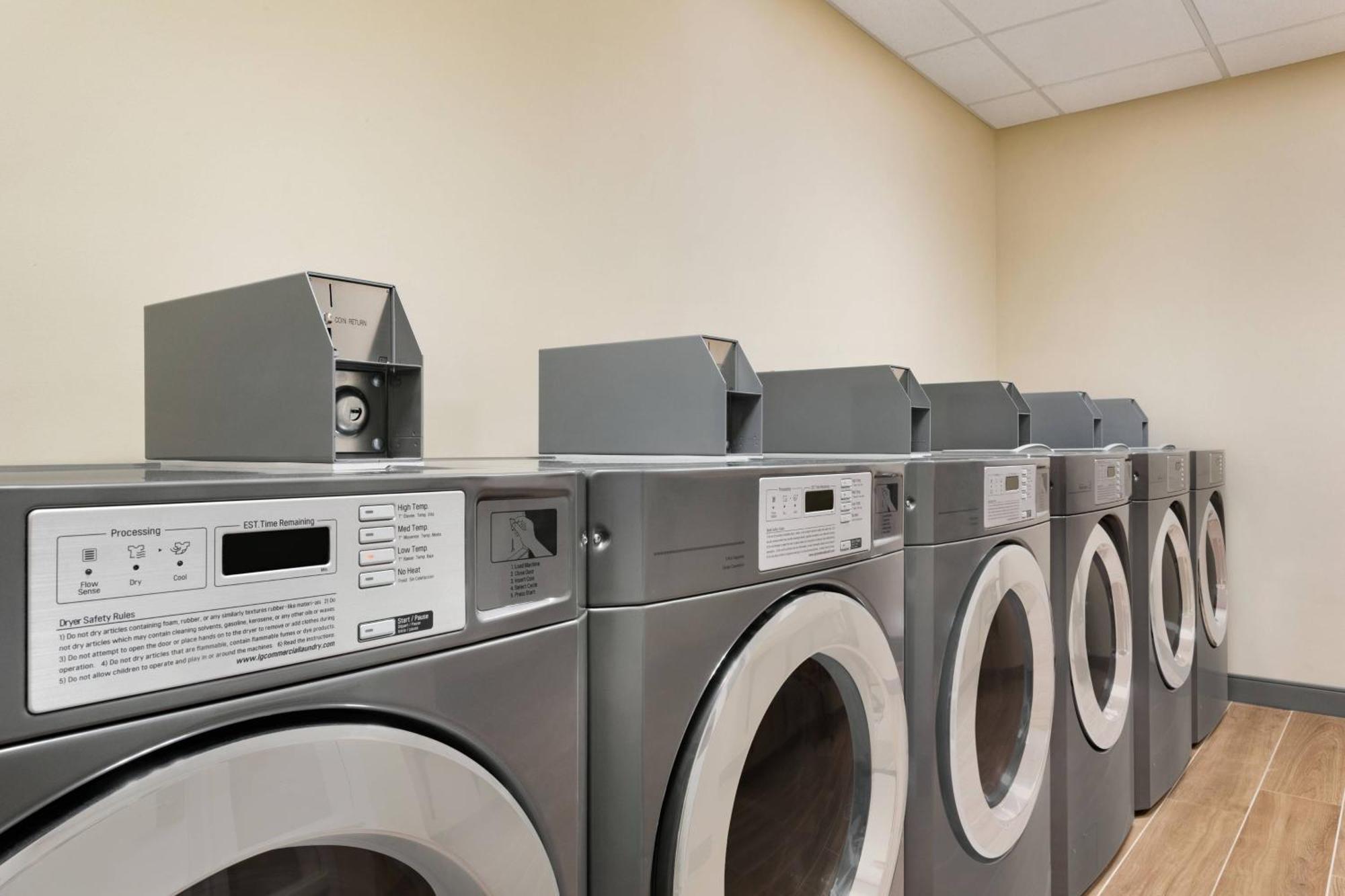 Towneplace Suites By Marriott Dubuque Downtown מראה חיצוני תמונה